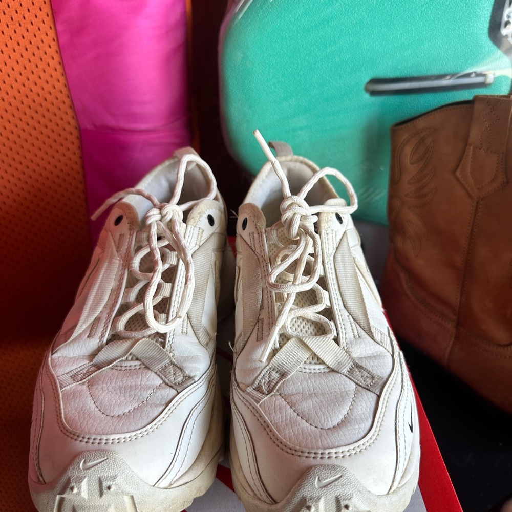 Nike Beige Sneakers with White Accents - Picture 2 of 4